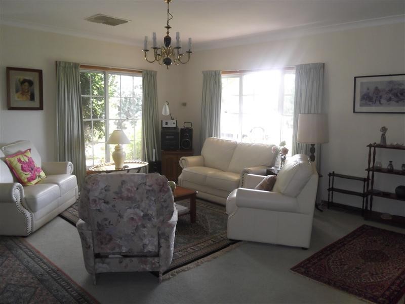 44 Dawson Drive, Cowra NSW 2794