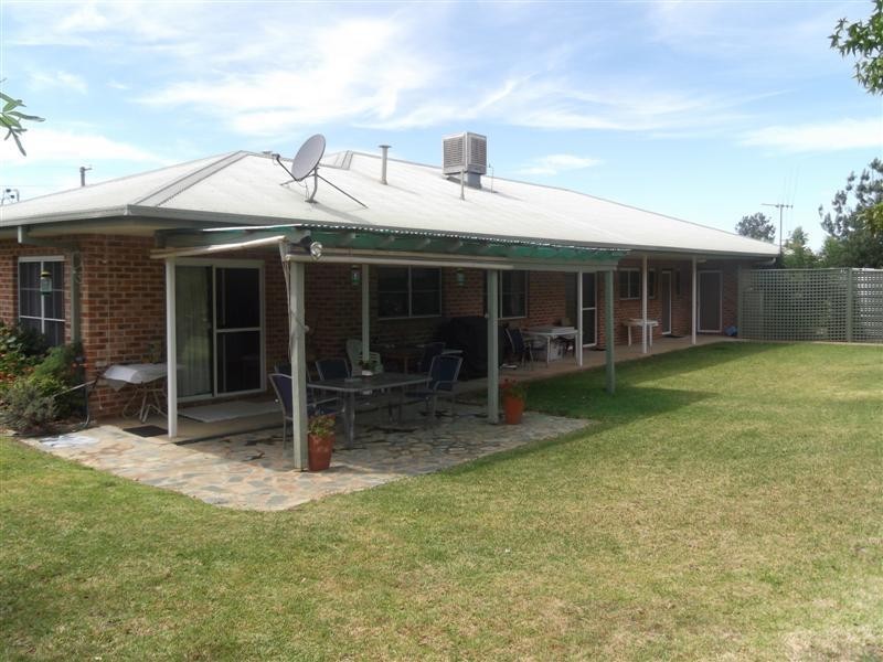 44 Dawson Drive, Cowra NSW 2794