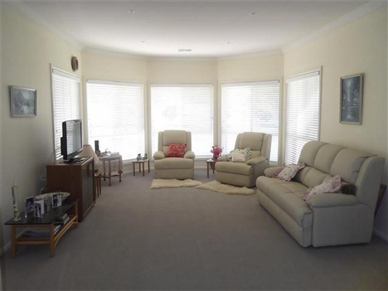 9 Shepherd Avenue, Cowra NSW 2794