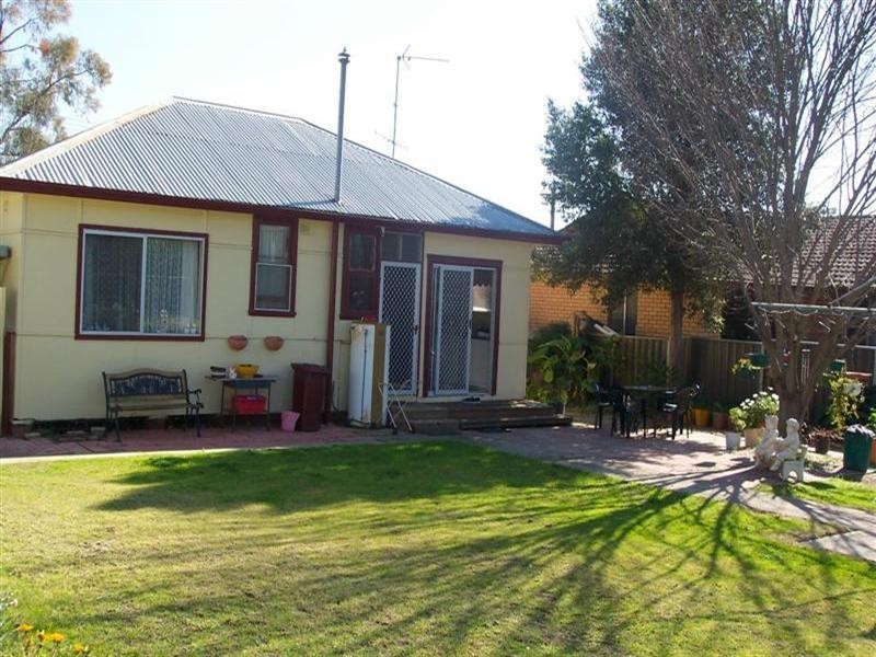 33 Darling Avenue, Cowra NSW 2794