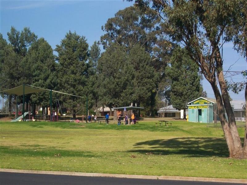 33 Darling Avenue, Cowra NSW 2794