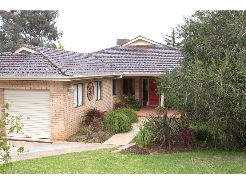11 Kanangra Street, Cowra NSW 2794