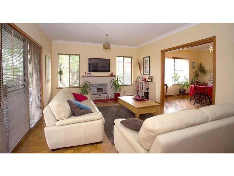 11 Kanangra Street, Cowra NSW 2794