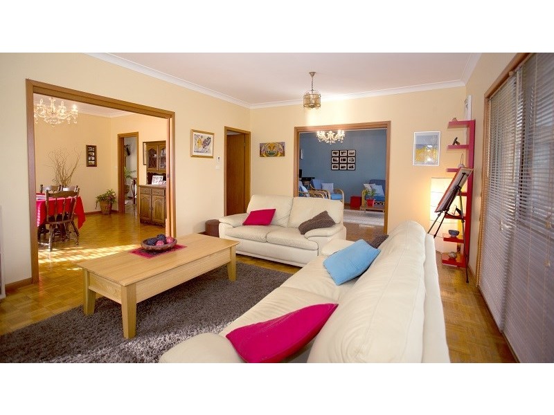 11 Kanangra Street, Cowra NSW 2794