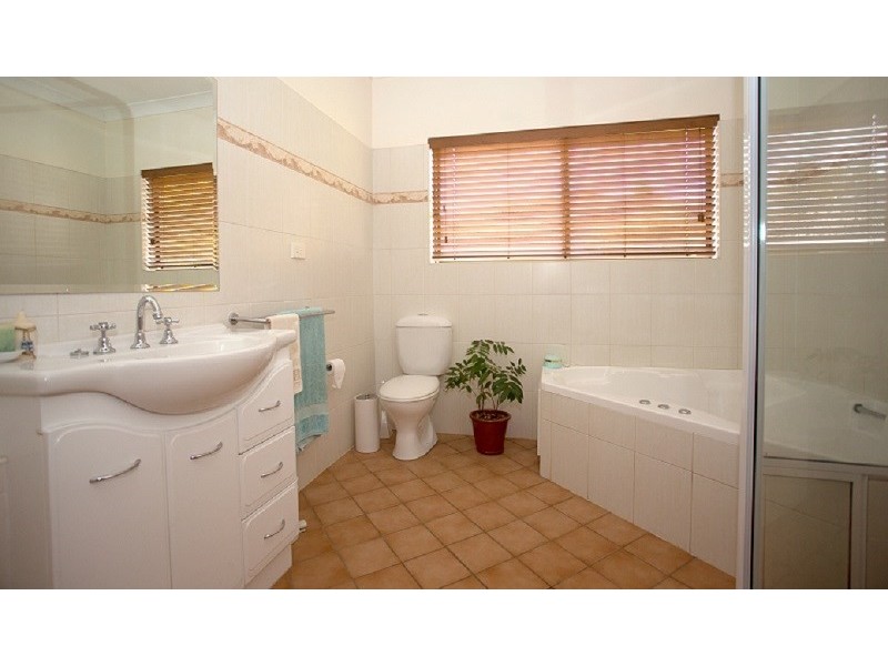 11 Kanangra Street, Cowra NSW 2794