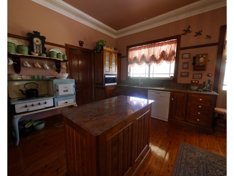 99 Military Parade, Cowra NSW 2794