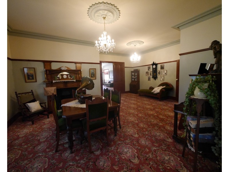 99 Military Parade, Cowra NSW 2794