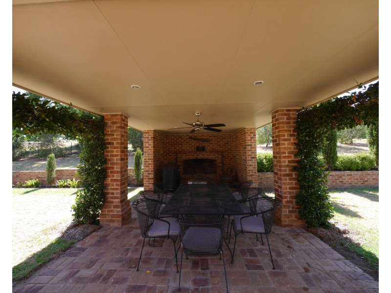 99 Military Parade, Cowra NSW 2794