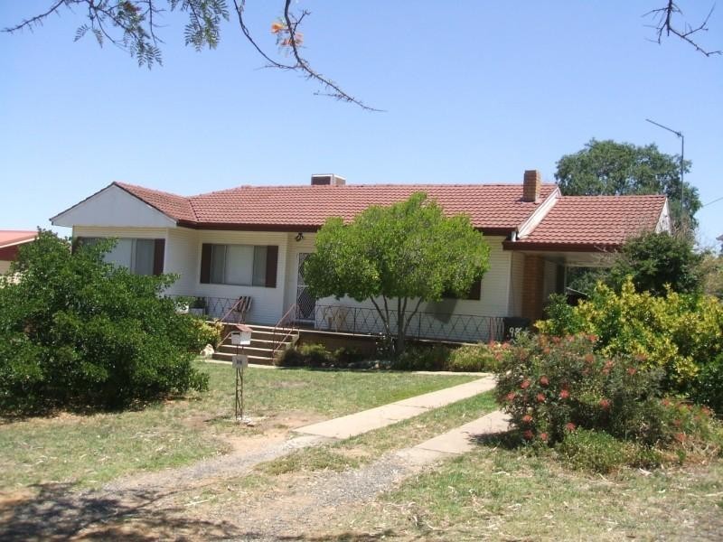 98 Redfern Street, Cowra NSW 2794