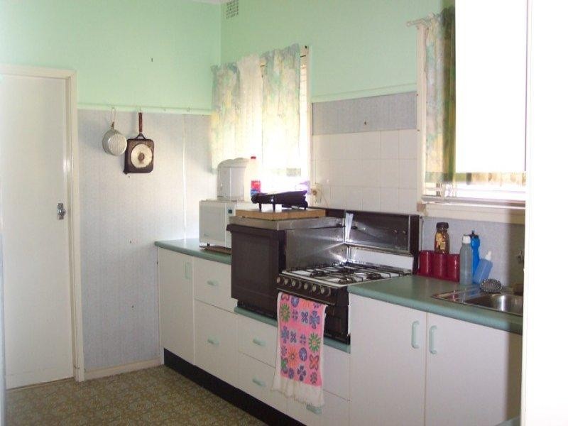 98 Redfern Street, Cowra NSW 2794