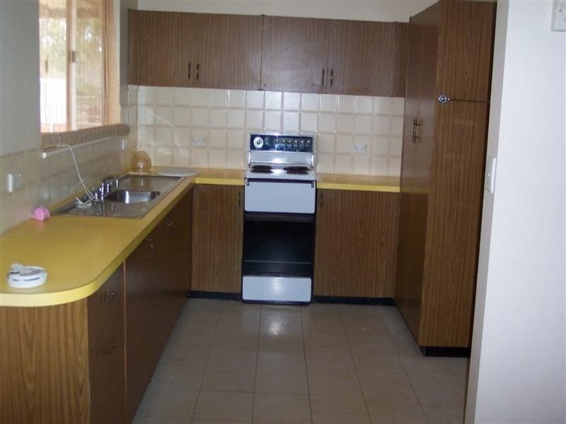 9 Ribands Way, Cowra NSW 2794