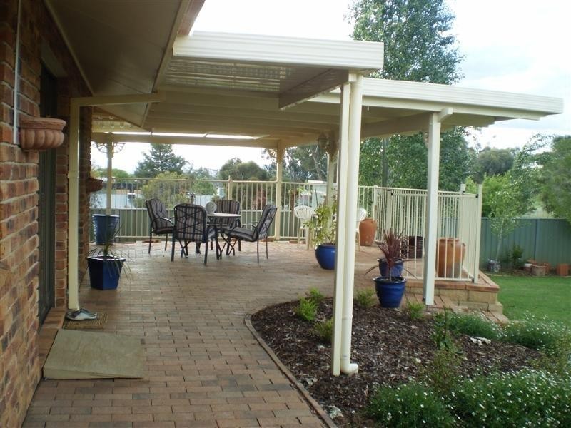 20 Taronga Drive, Cowra NSW 2794