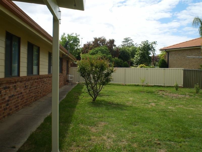 20 Taronga Drive, Cowra NSW 2794