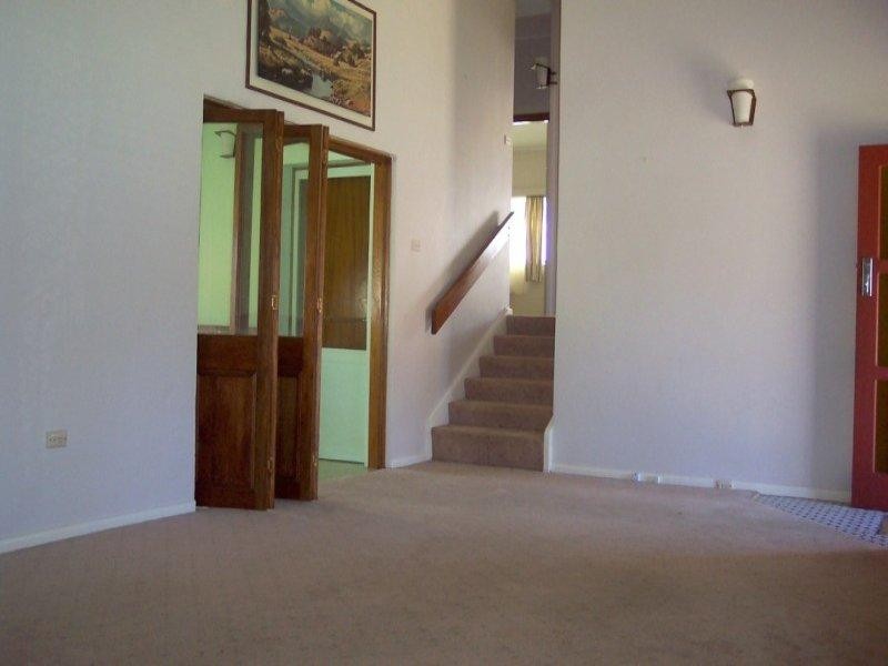 4 Brisbane Avenue, Cowra NSW 2794