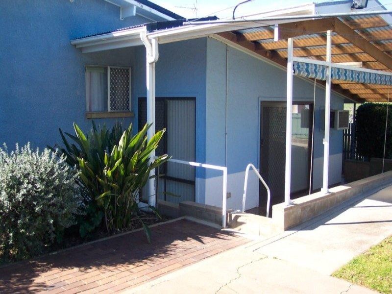 4 Brisbane Avenue, Cowra NSW 2794