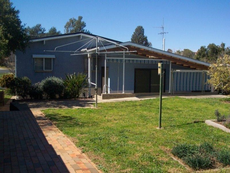 4 Brisbane Avenue, Cowra NSW 2794