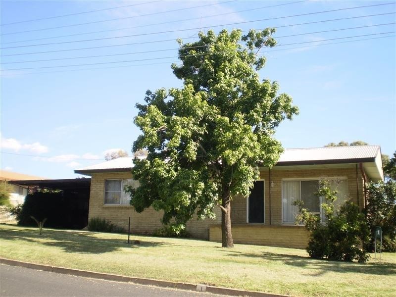 1 Dowell Street, Cowra NSW 2794