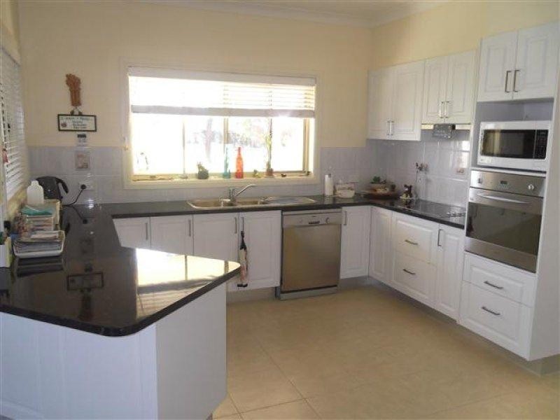 9 Shepherd Avenue, Cowra NSW 2794