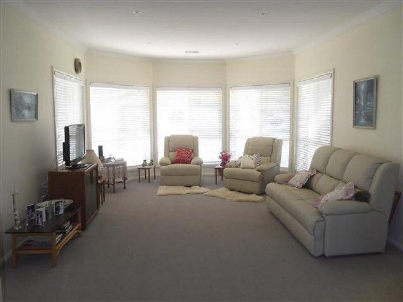 9 Shepherd Avenue, Cowra NSW 2794