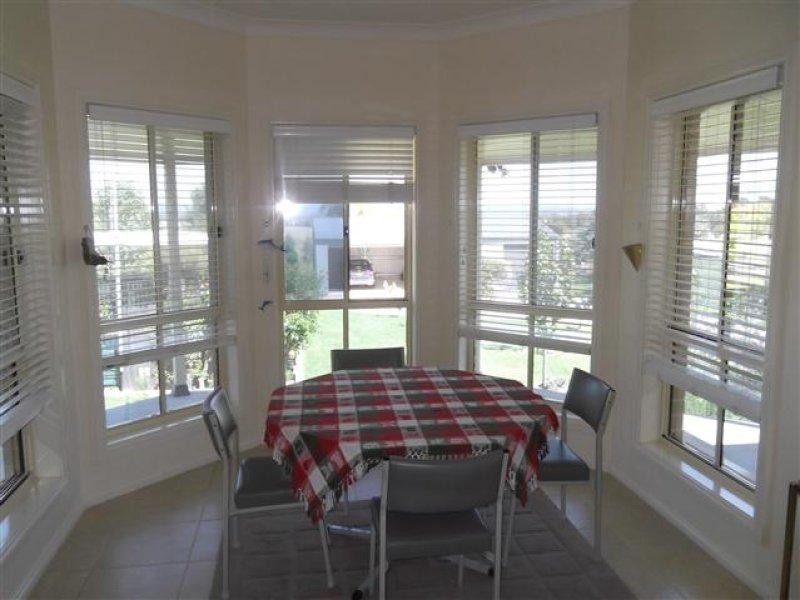 9 Shepherd Avenue, Cowra NSW 2794