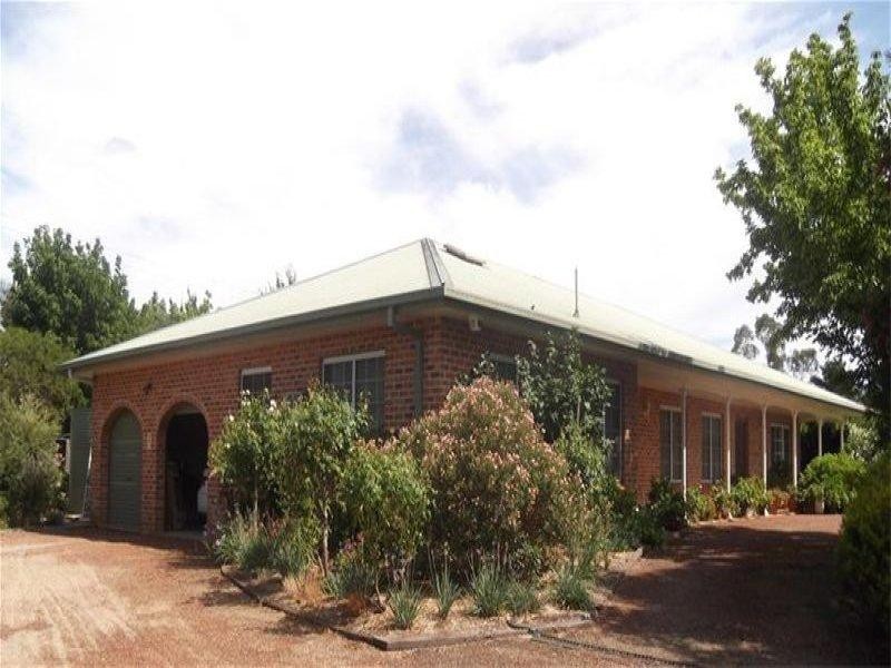 44 Dawson Drive, Cowra NSW 2794