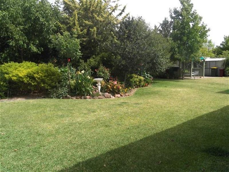 44 Dawson Drive, Cowra NSW 2794