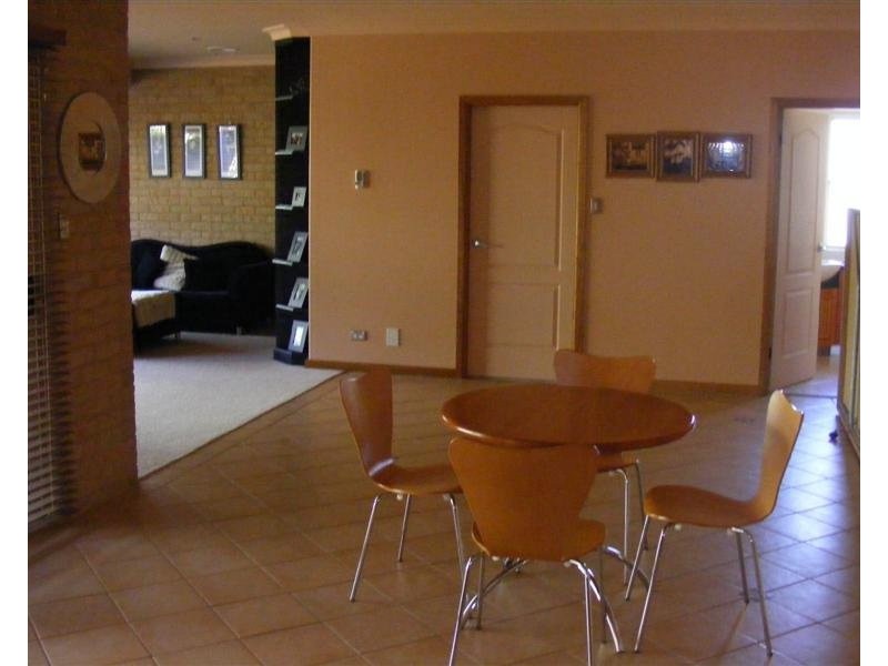 7 Grevillea Close, Cowra NSW 2794