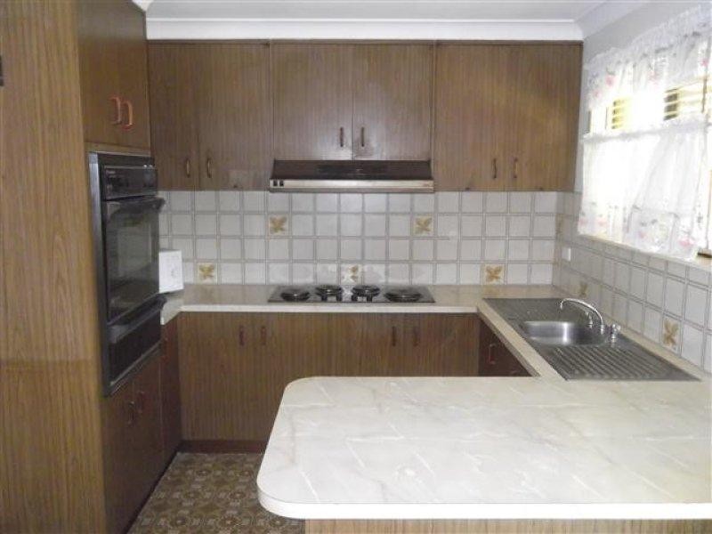 28 Taronga Drive, Cowra NSW 2794