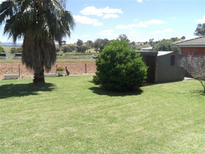 28 Taronga Drive, Cowra NSW 2794
