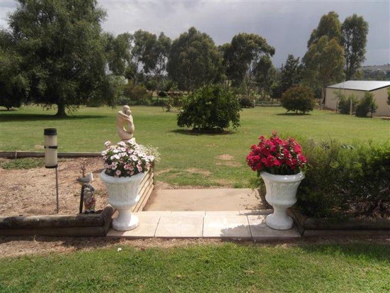 54 Cowra Road, Cowra NSW 2794