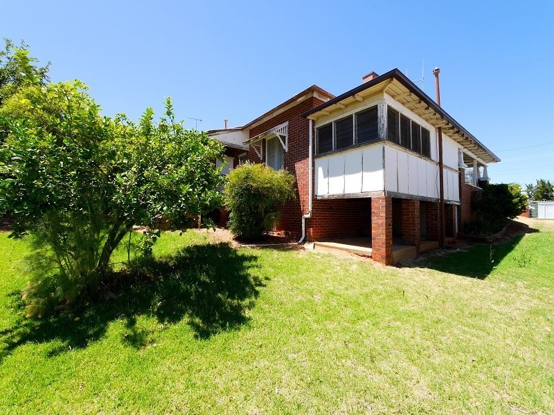 56 Liverpool Street, Cowra NSW 2794