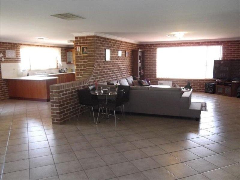 13 Grevillea Close, Cowra NSW 2794