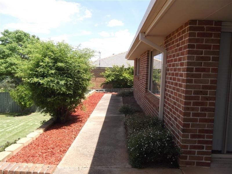 13 Grevillea Close, Cowra NSW 2794