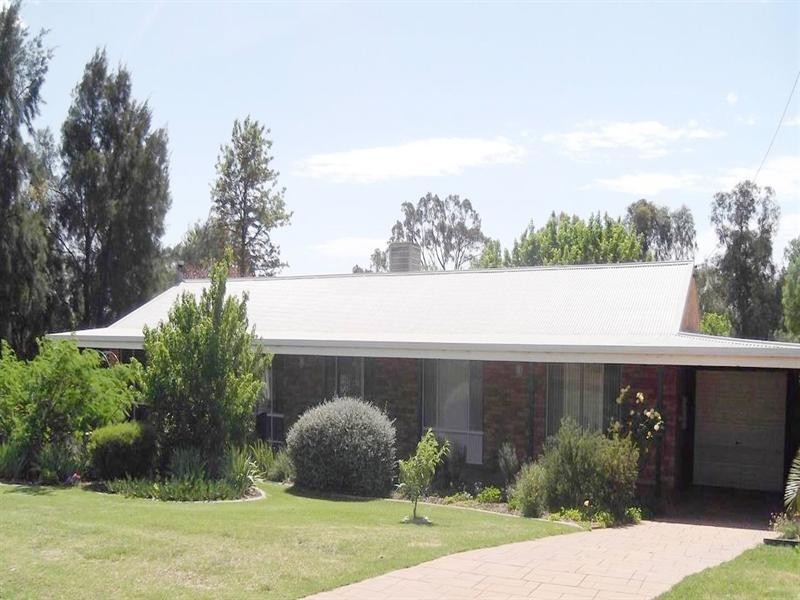 29 Dawson Drive, Cowra NSW 2794