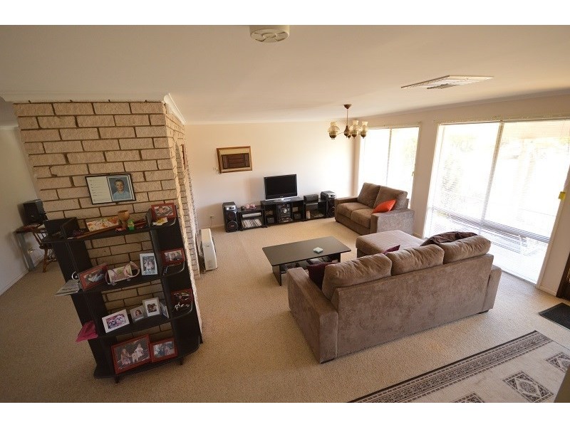 10 Duffey Avenue, Cowra NSW 2794