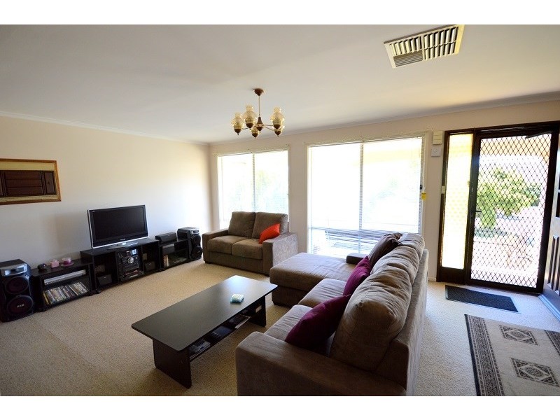 10 Duffey Avenue, Cowra NSW 2794