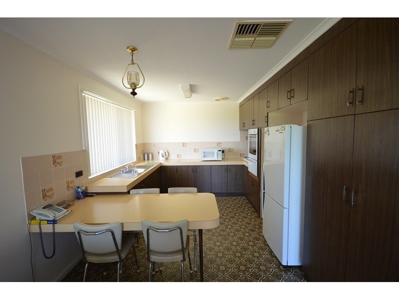 10 Duffey Avenue, Cowra NSW 2794