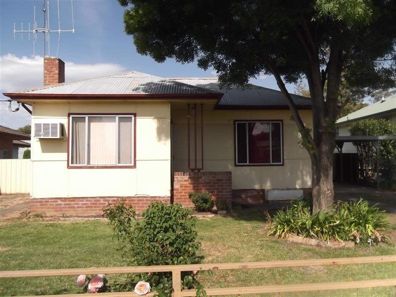 33 Darling Avenue, Cowra NSW 2794