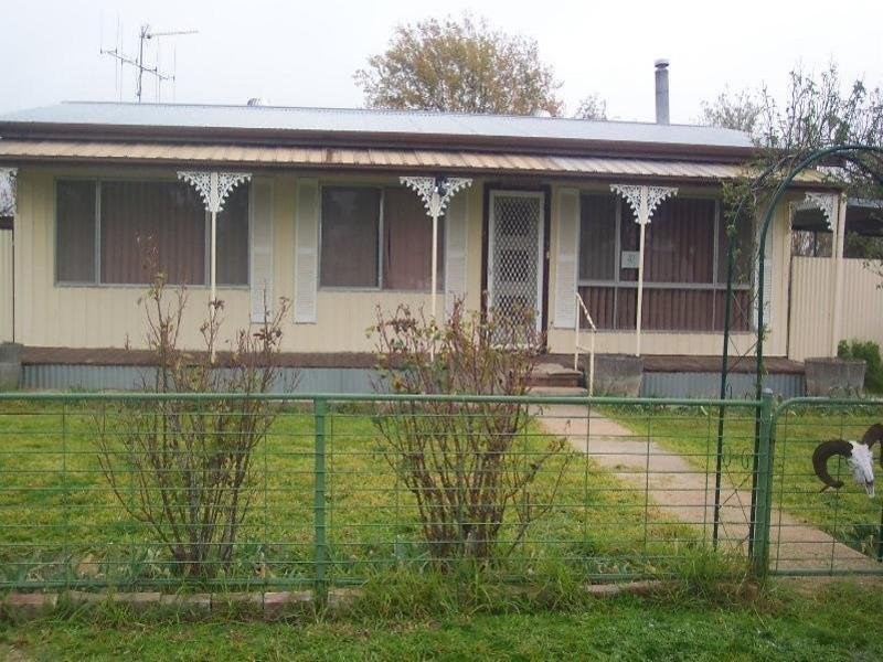 10 York Street, Greenethorpe NSW 2809