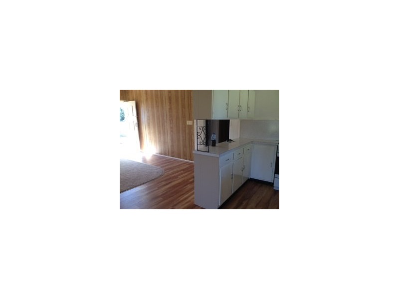 10 York Street, Greenethorpe NSW 2809