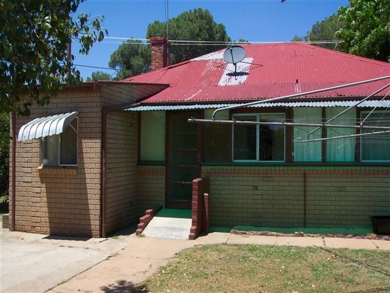 11 HAIG Street, Cowra NSW 2794