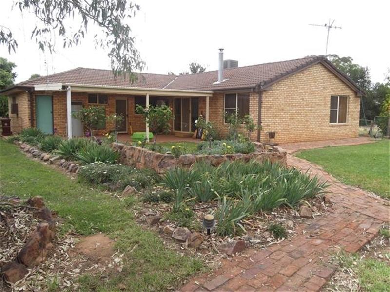 53 Cowra Street, Gooloogong NSW 2805