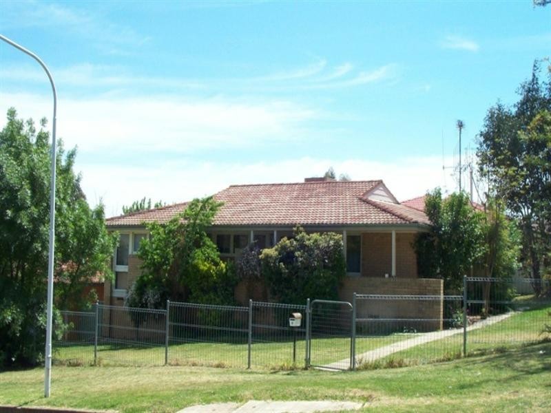 4 Karinya Street, Cowra NSW 2794