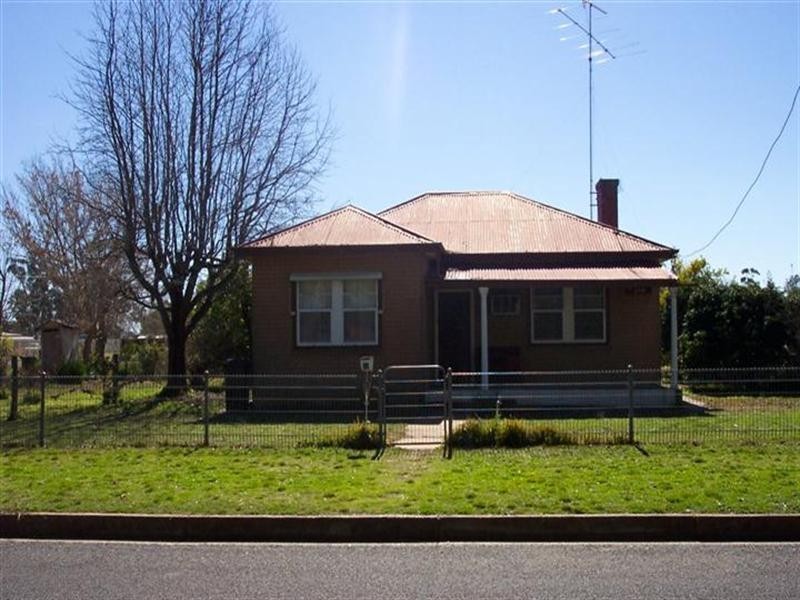 11 Haig Street, Cowra NSW 2794