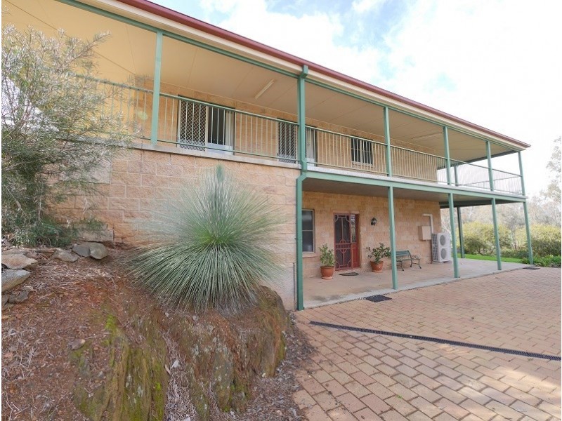 77 Military Parade, Cowra NSW 2794