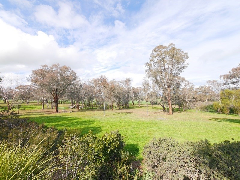 77 Military Parade, Cowra NSW 2794