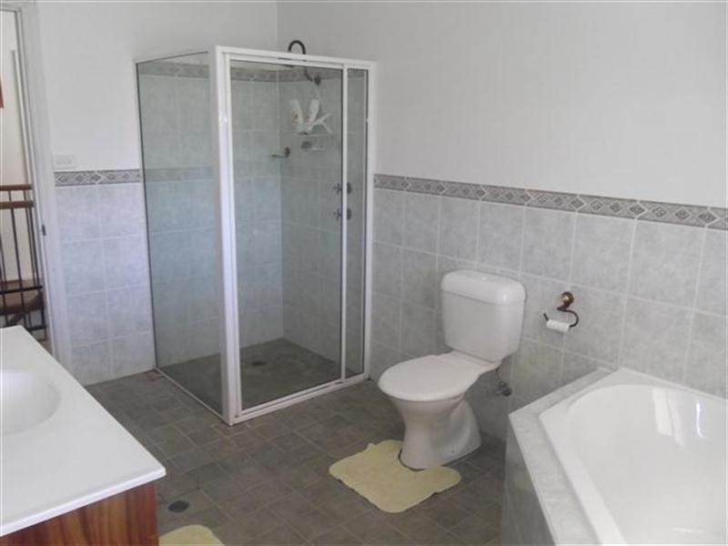 77 Military Parade, Cowra NSW 2794