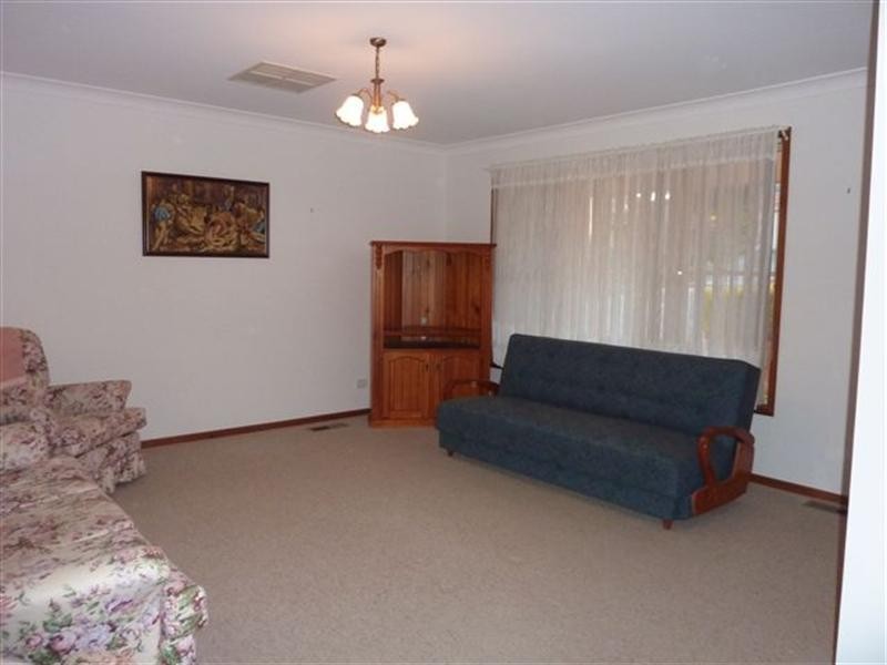 20 Banksia Close, Cowra NSW 2794