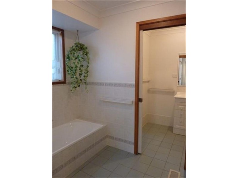 20 Banksia Close, Cowra NSW 2794