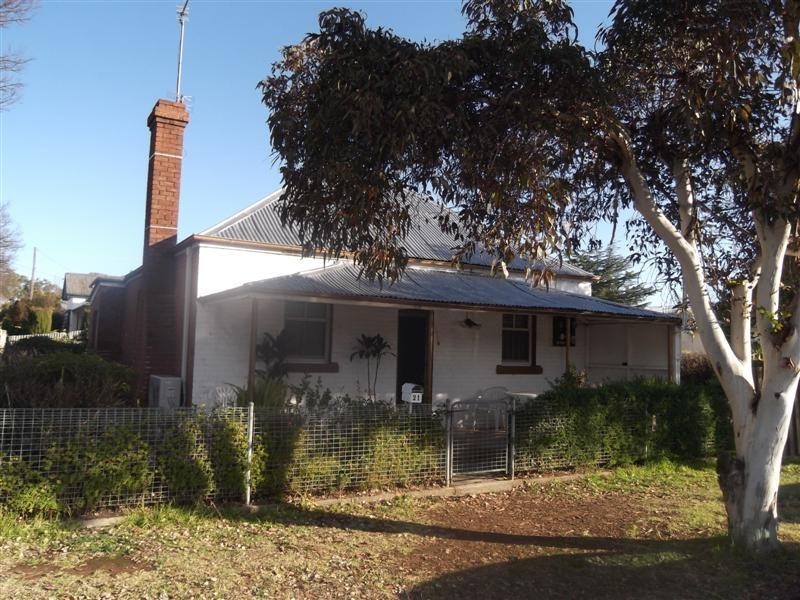 21 Railway Street, Cowra NSW 2794
